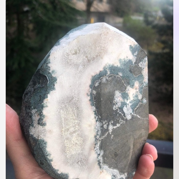 Large Apophyllite Crystal - Picture 4 of 9